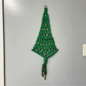vintage macrame‎ christmas tree green red wooden beads wall hanging kitschy